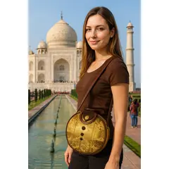 Okrugla torba sa zlatnim uzorkom