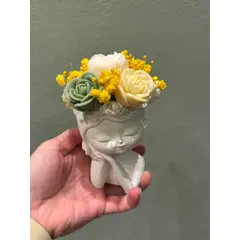 Plavuša s pramenovima - mirisni aranžman u ručno izrađenoj posudi - S