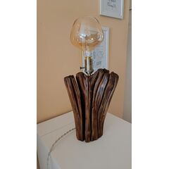 Unikatna stolna svjetiljka od starog drveta