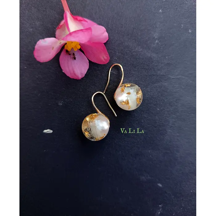 Naušnice sa bijelim biserom i padobrancima maslačka