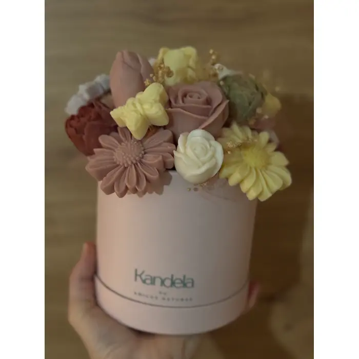 Mirisni aranžman od sojinog voska - za sve prigode - u kartonskoj posudi S (11x12cm), 12 image