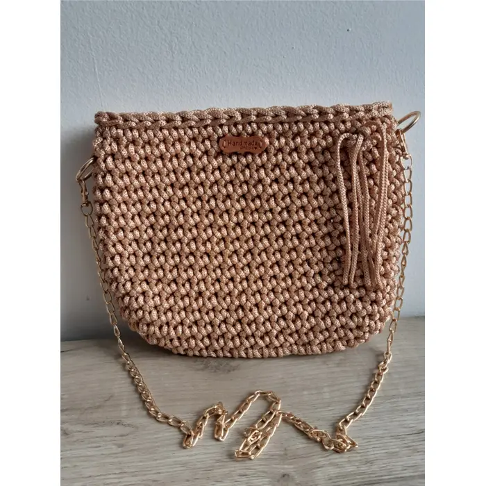 Torba Bronza, Boja: zlatna sa zlatnim lancem