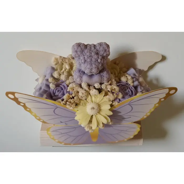 Buket od sojinog voska u dekorativnoj kutiji s motivom leptira