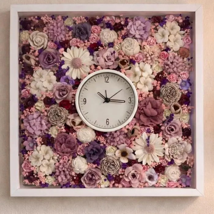 Personalizirani zidni sat s 3D cvjetnim aranžmanom