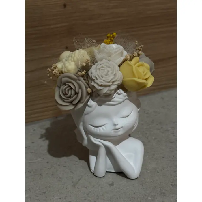 Plavuša s pramenovima - mirisni aranžman u ručno izrađenoj posudi - S