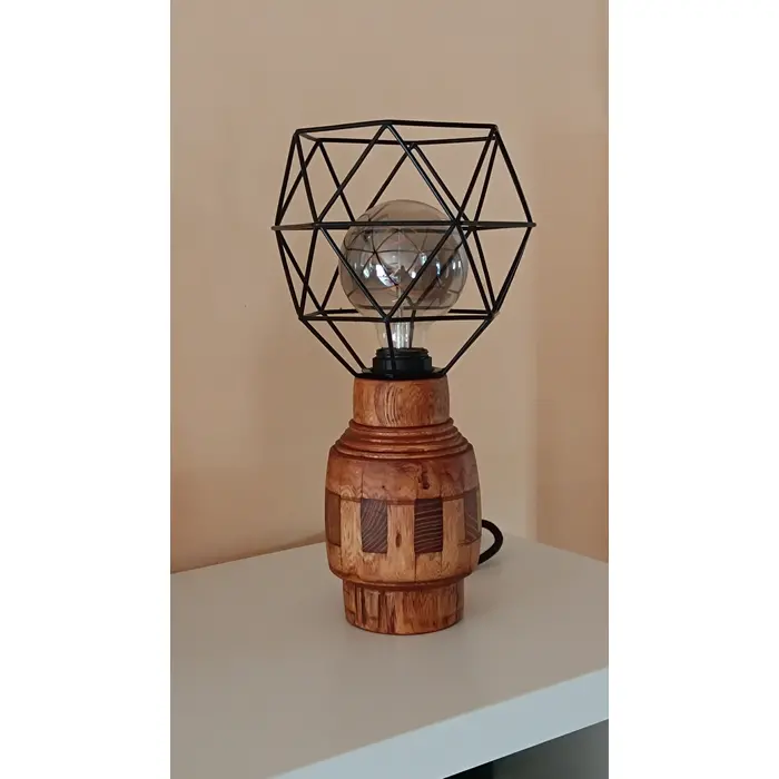 Stolna svjetiljka od hrastovine